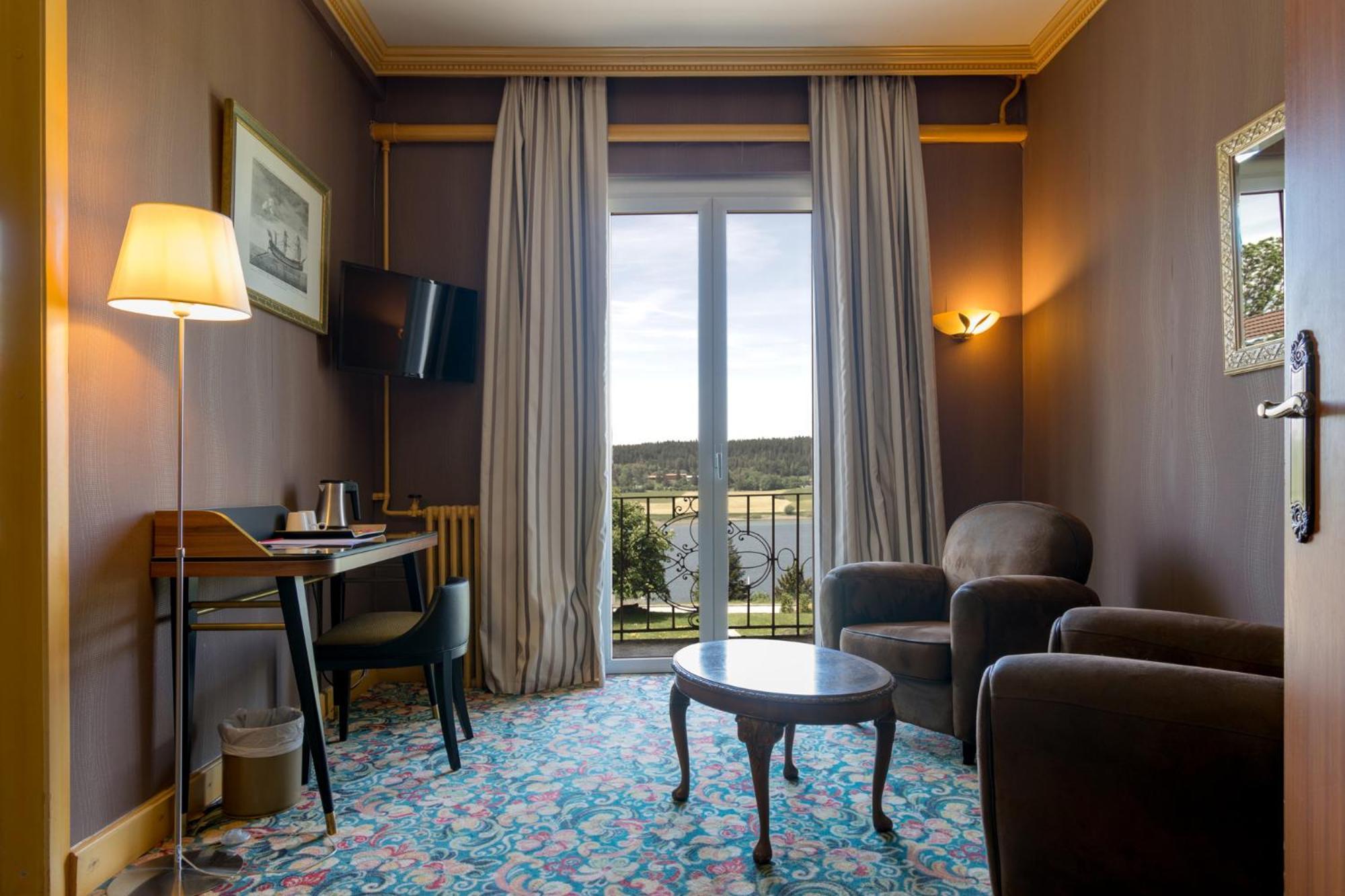 Hotel-Restaurant Le Lac Мальбюисон Экстерьер фото