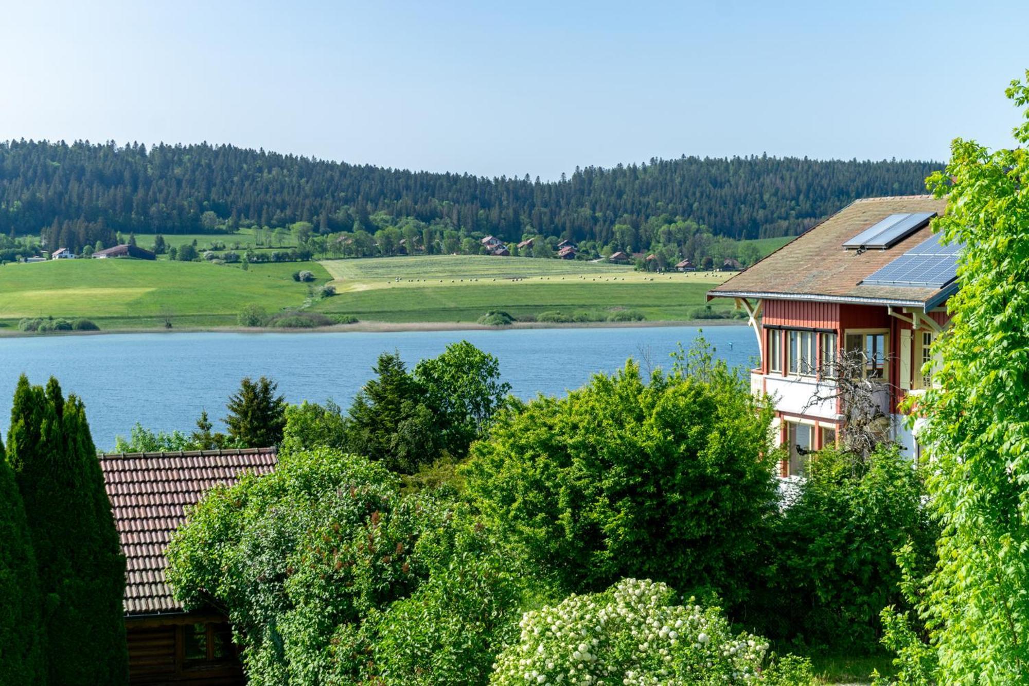 Hotel-Restaurant Le Lac Мальбюисон Экстерьер фото