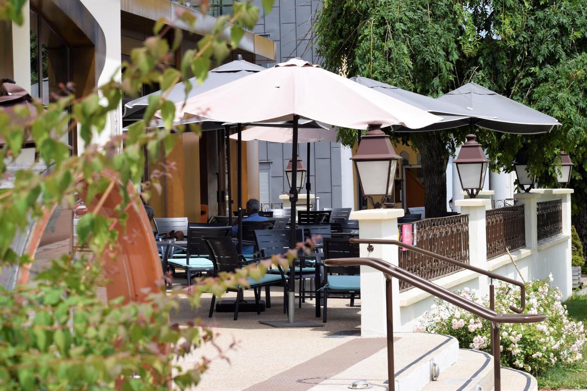 Hotel-Restaurant Le Lac Мальбюисон Экстерьер фото