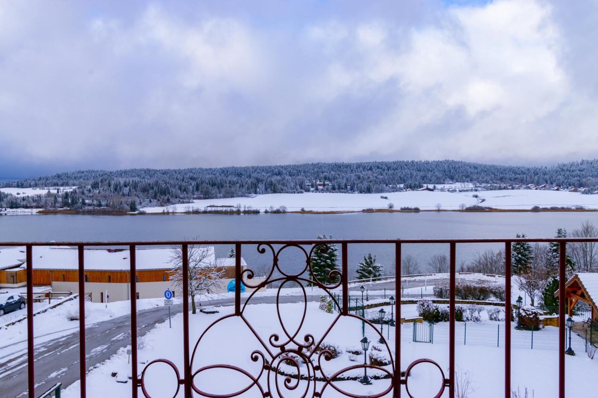 Hotel-Restaurant Le Lac Мальбюисон Экстерьер фото